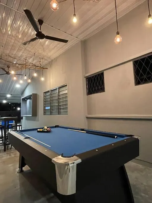 בית נופש ג'ורג' טאון *New* 13Pax Below W Ktv/Pooltable/Kidspool Near Jelutong, Batu Lanchang