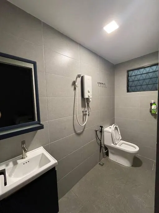 ג'ורג' טאון *New* 13Pax Below W Ktv/Pooltable/Kidspool Near Jelutong, Batu Lanchang בית נופש